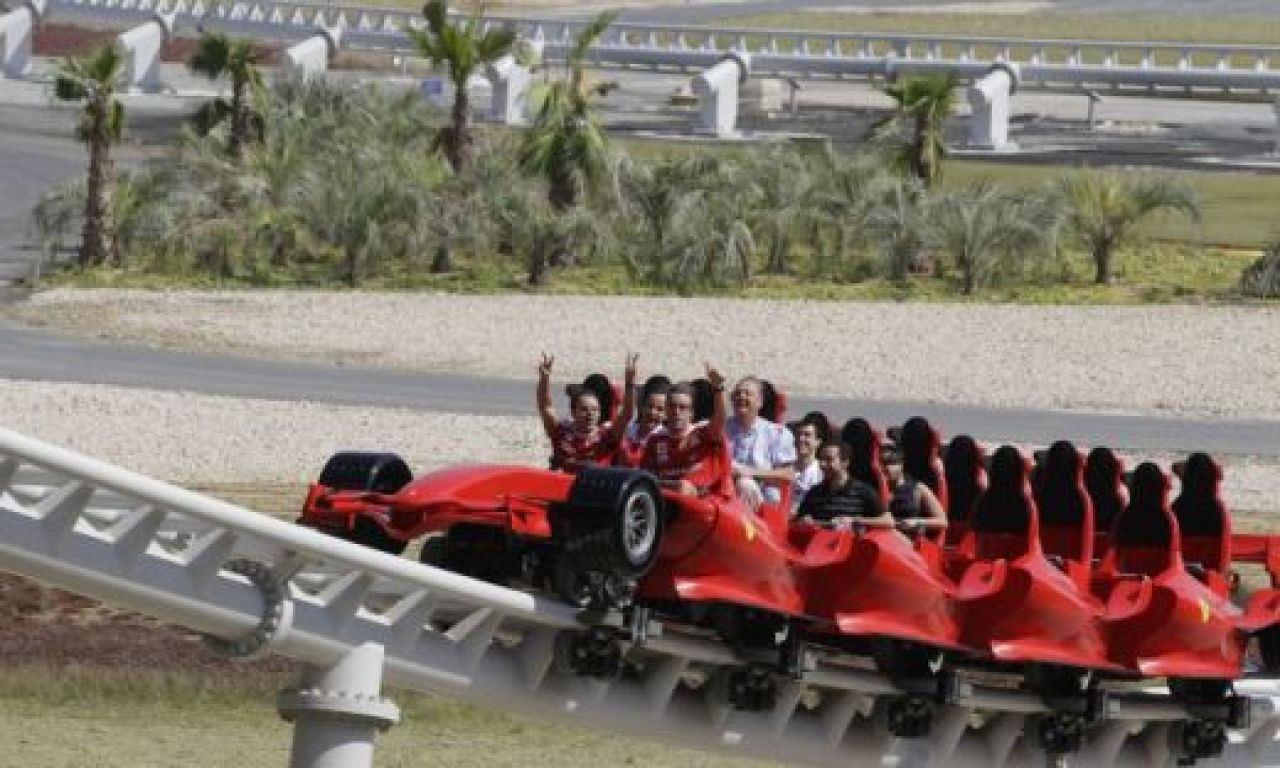 VIDEO / Massa si Alonso s-au dat intr-un montagne-russe care atinge 240 km/h in 4.9 secunde:_6
