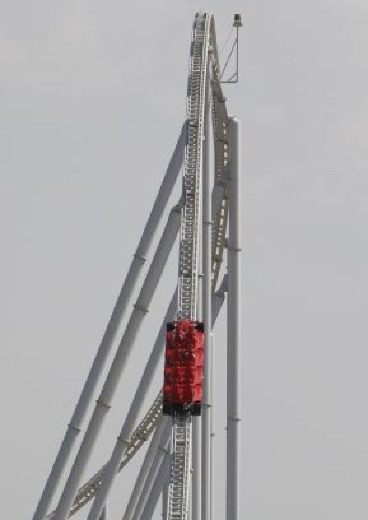 VIDEO / Massa si Alonso s-au dat intr-un montagne-russe care atinge 240 km/h in 4.9 secunde:_13