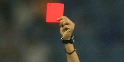 Premiera in arbitrajul din Romania! Centralul de la Urziceni - Timisoara a fluierat sfarsitul primei reprize in minutul 42 :))