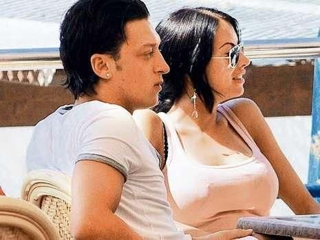 FOTO Ozil s-a despartit de superba Anna! Vezi unde a GRESIT jucatorul Realului!_9