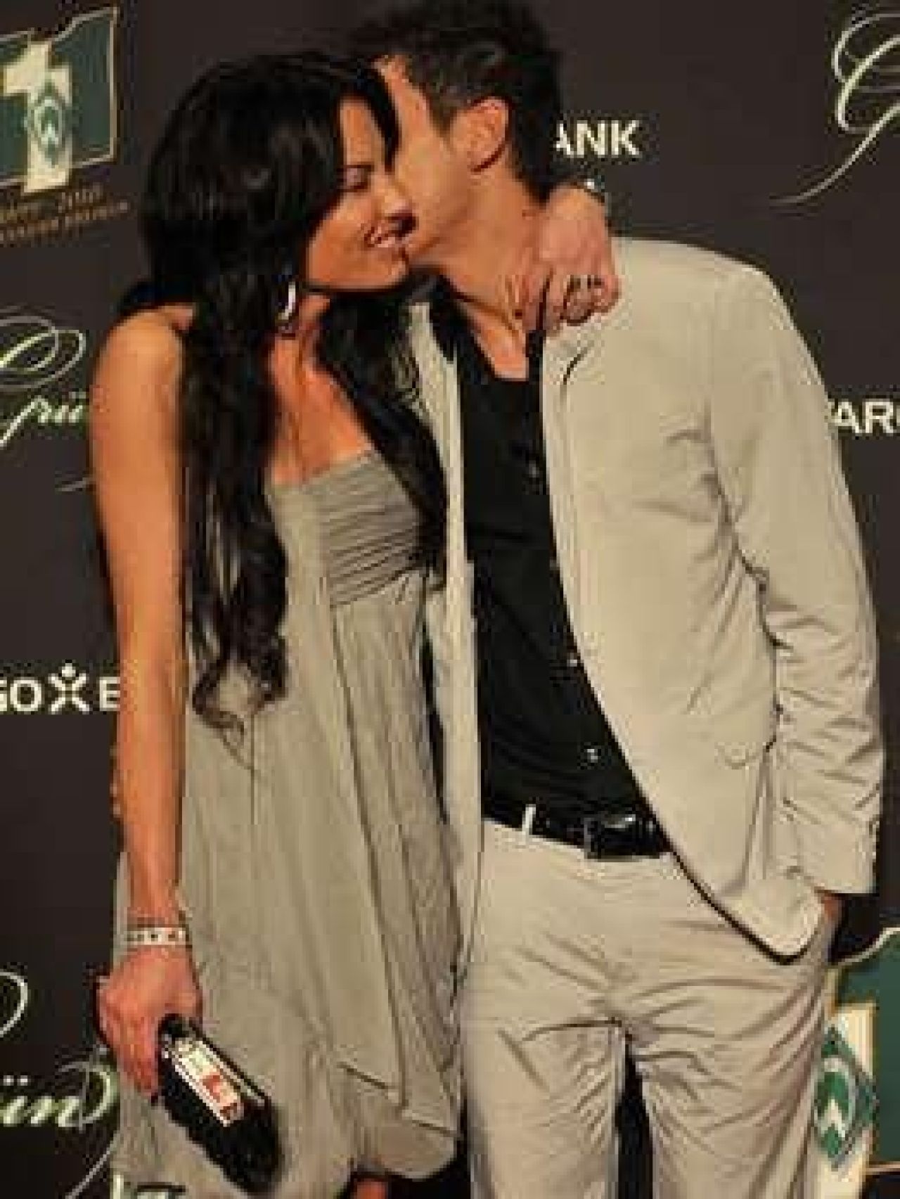 FOTO Ozil s-a despartit de superba Anna! Vezi unde a GRESIT jucatorul Realului!_13
