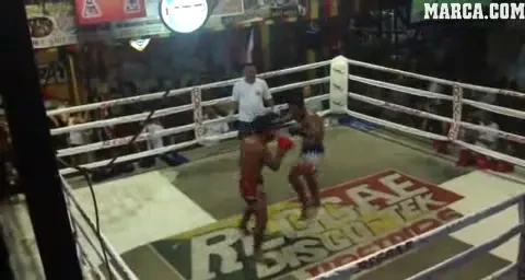 VIDEO Cel mai ABSURD meci de box din istorie! Vezi ce au inventat thailandezii!