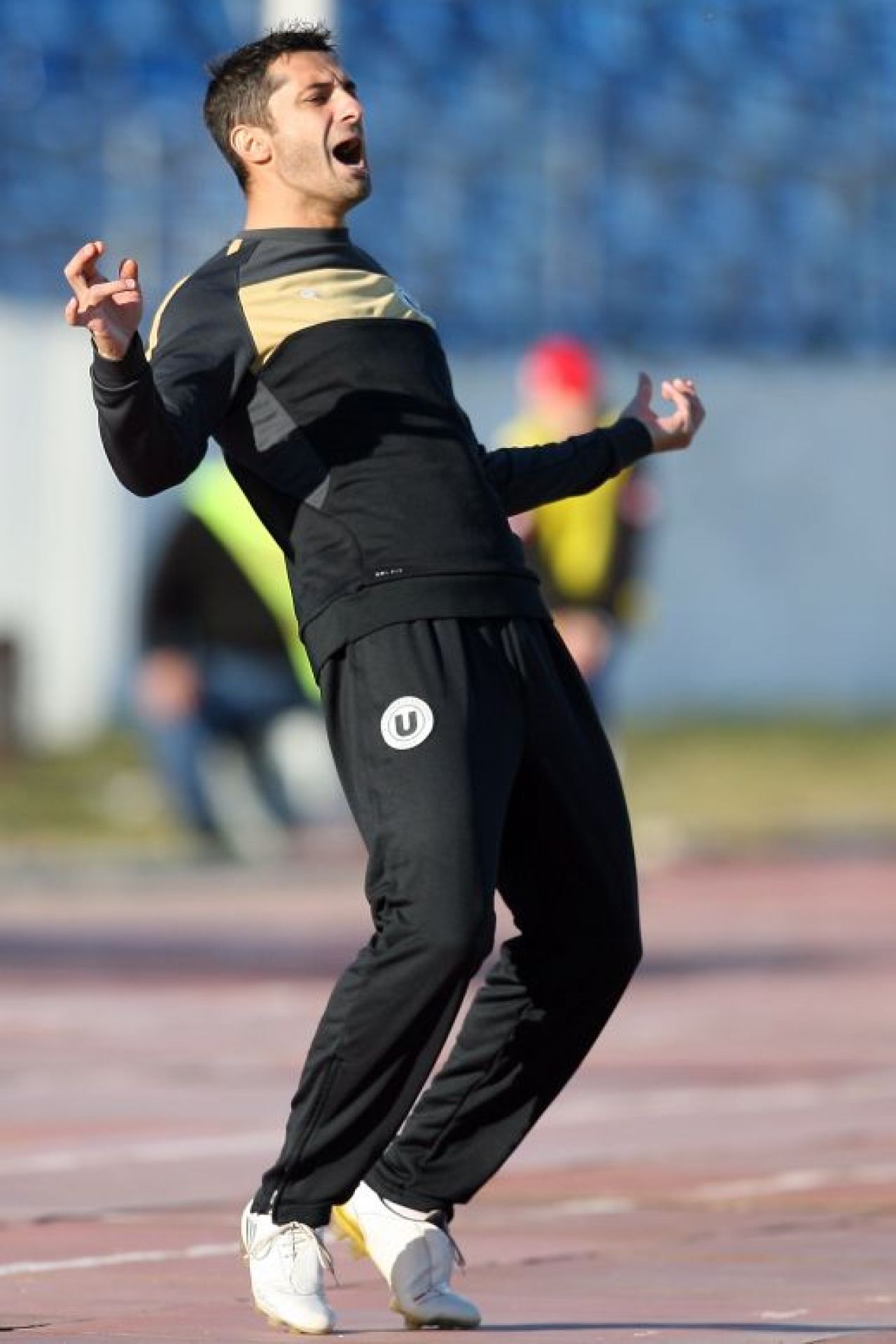FOTO / Ce SHOW a facut Niculescu la debutul ca antrenor: