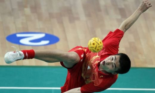 VIDEO CE SHOW! Takraw, sportul unde Ibrahimovic s-ar simti cel mai bine! Fotbal combinat cu volei si arte martiale!!!