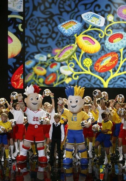 FOTO / Mascotele Euro 2012 au fost dezvaluite la Varsovia! Sunt cele mai urate din istorie?_8