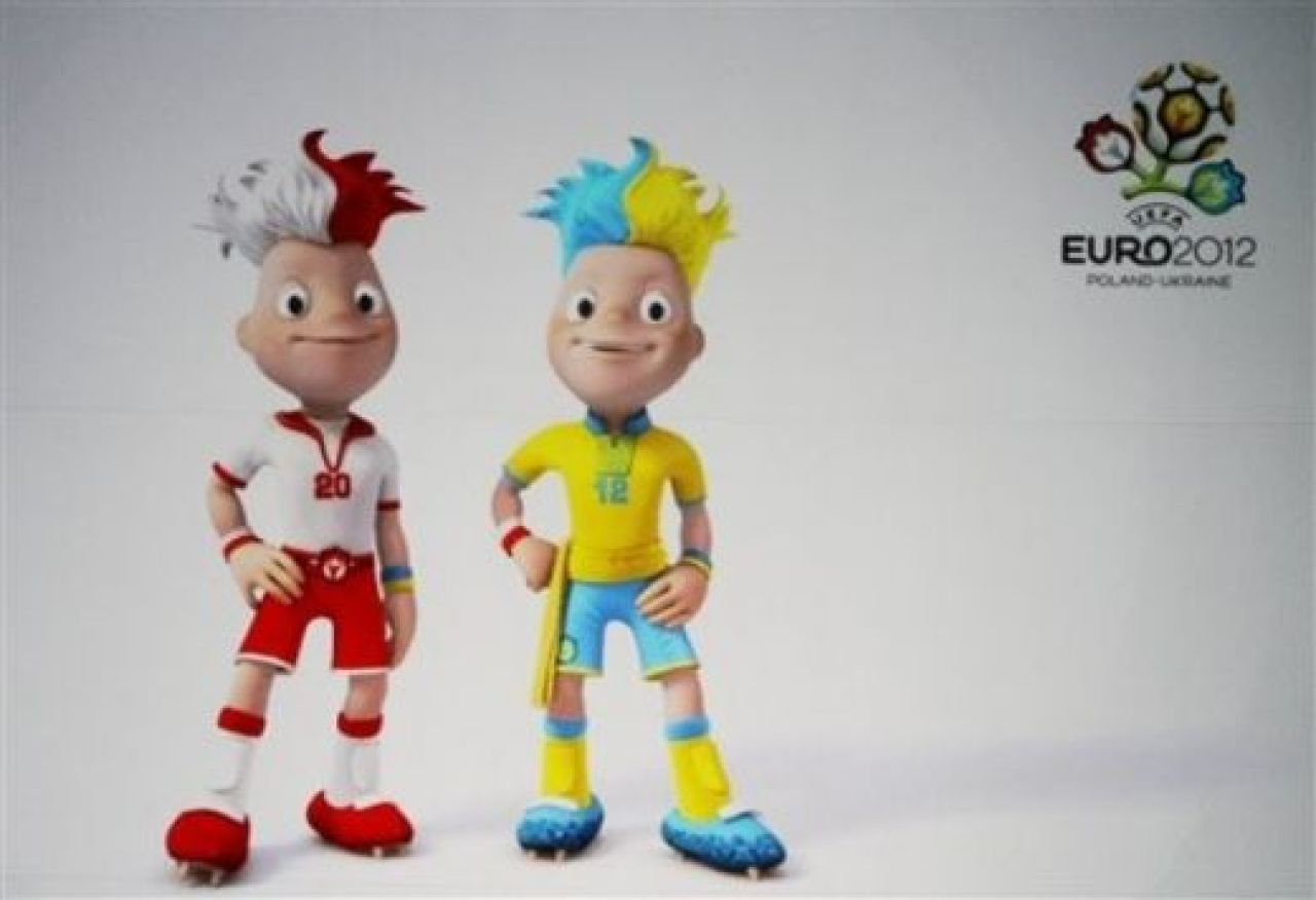 FOTO / Mascotele Euro 2012 au fost dezvaluite la Varsovia! Sunt cele mai urate din istorie?_13