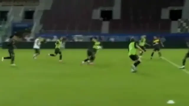 VIDEO FABULOS! Cum a fost UMILIT Ronaldinho cu schema PANNA la antrenamentul Braziliei!