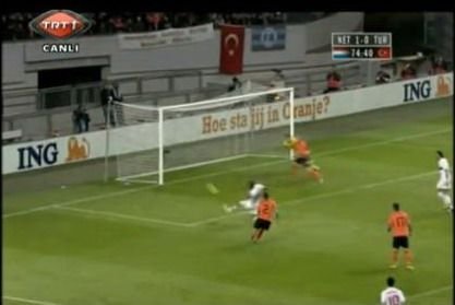 VIDEO SUPER RATARE! Turcul Richards a trimis pe langa din fata portii!