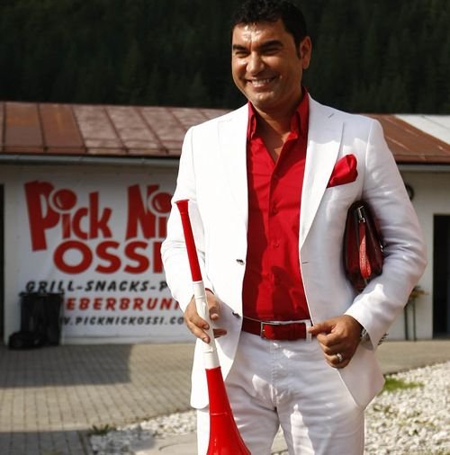 FOTO Cele mai tari costumatii inventate de Borcea pentru Dinamo! :)_7