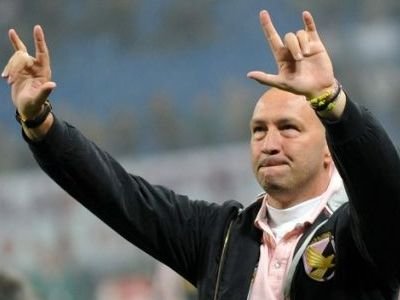 Gigi e hotarat sa-l schimbe pe Lacatus! L-a cautat si pe Zenga! Poate vin si eu si Olaroiu. Antrenez eu o etapa, el o etapa!