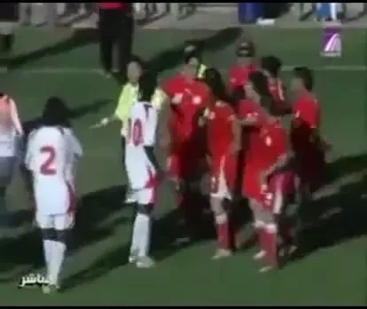 VIDEO INCREDBIL! Sar scantei! Vezi cum arata cea mai dura bataie generala din fotbalul feminin!!!