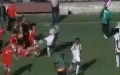VIDEO INCREDBIL! Sar scantei! Vezi cum arata cea mai dura bataie generala din fotbalul feminin!!!