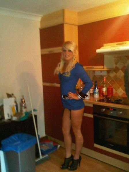 FOTO Wilshere, urmasul de 18 ani al lui Rooney: a facut sex cu o prostituata in cantonamentul lui Arsenal!_24