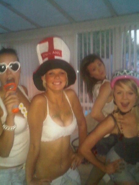 FOTO Wilshere, urmasul de 18 ani al lui Rooney: a facut sex cu o prostituata in cantonamentul lui Arsenal!_44