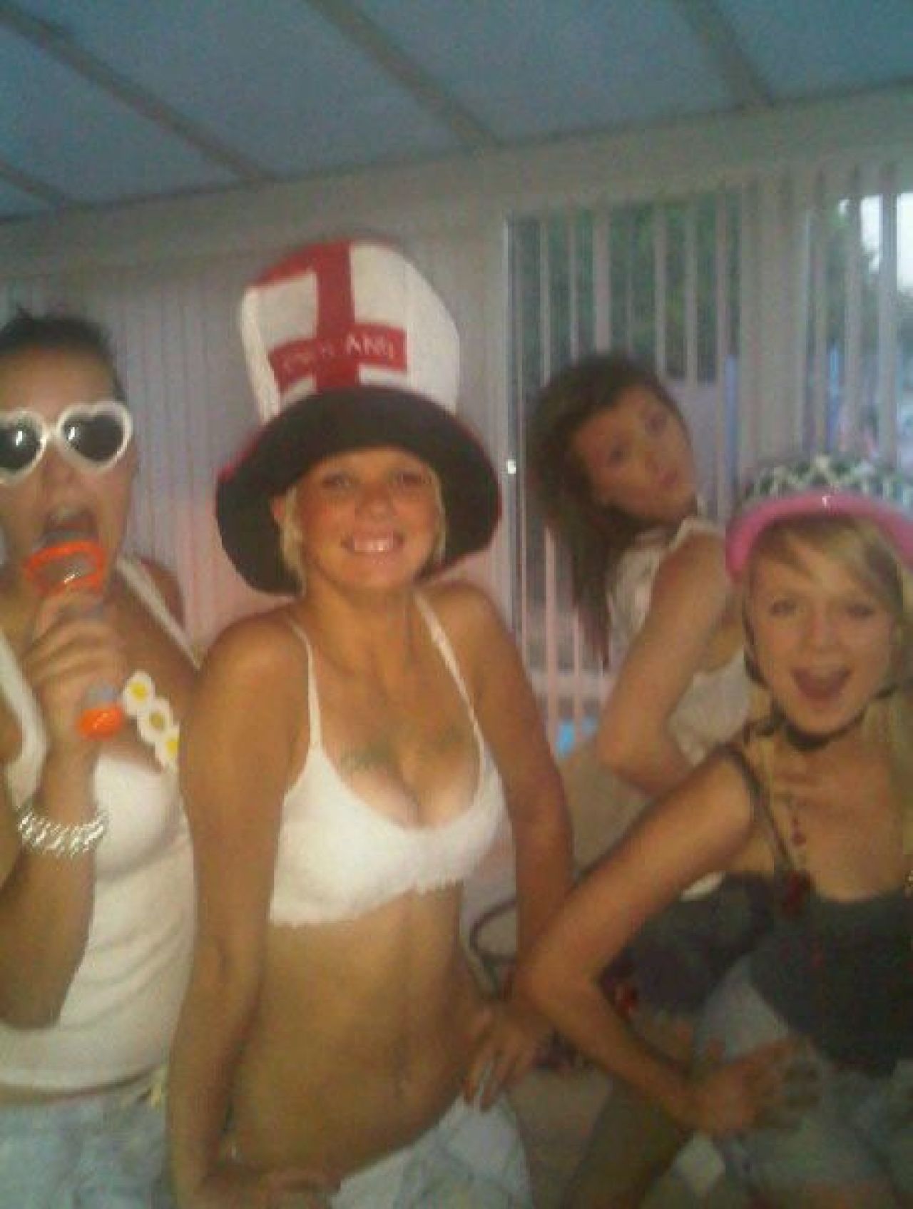FOTO Wilshere, urmasul de 18 ani al lui Rooney: a facut sex cu o prostituata in cantonamentul lui Arsenal!_27