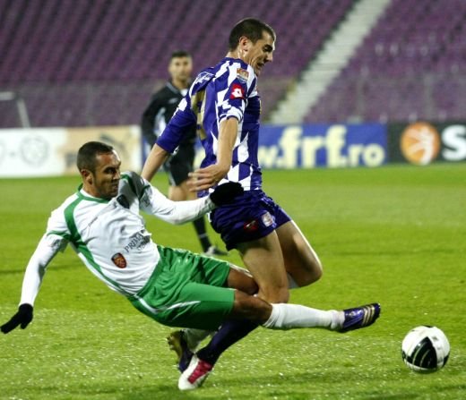 E URIAS, are 20 de ani, a fost crescut de a doua scoala de fotbal din Europa si e ultima senzatie din Romania!!_3