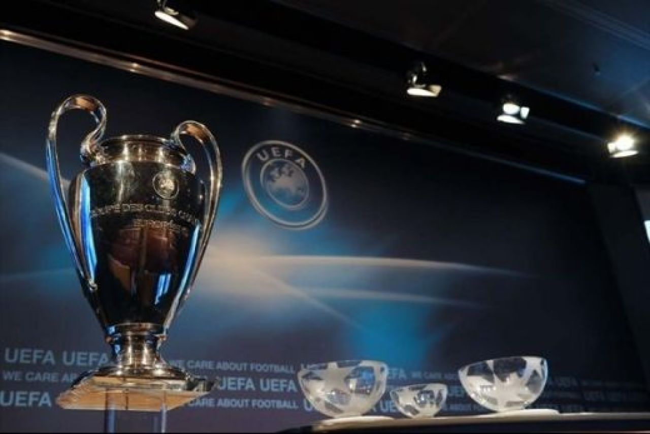 Dubla Ronaldo, Ajax 0-4 Real, Roma revine de la 0-2 si o bate pe Bayern! Auxerre 0-2 Milan, goluri Ibra si Ronaldinho! Vezi TOATE GOLURILE!_1