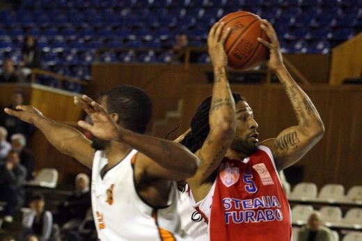 VIDEO Steaua, prima victorie europeana in 15 ani!! Vezi finalul dramatic! Steaua 80-75 Antwerp in Cupa EuroChallenge!