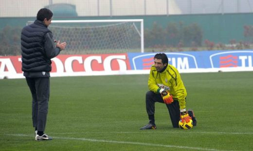 EA il transfera pe Buffon la Manchester!_9