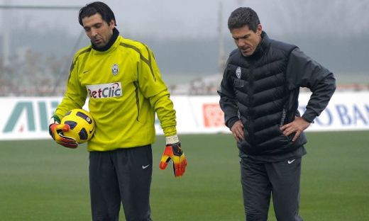 EA il transfera pe Buffon la Manchester!_11