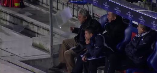 FOTO INCREDIBIL! Cartu a TURBAT din nou! Vezi cum a spart geamul de la banca tehnica!