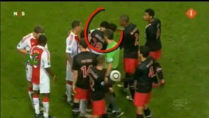 Vezi ce suspendare a primit Suarez dupa ce a MUSCAT de gat un adversar! VIDEO