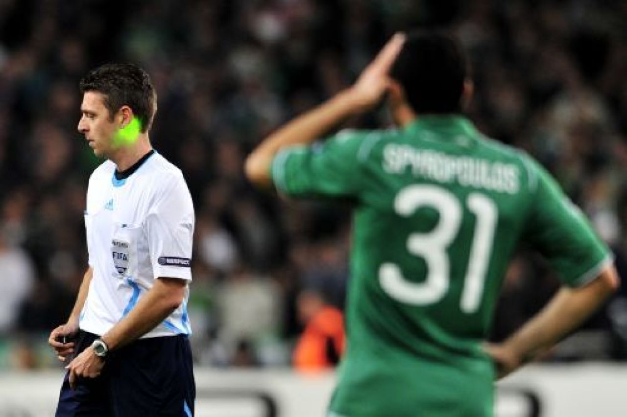 VIDEO Cum il opresti pe Messi: un grec i-a aratat DEGETUL MIJLOCIU!_2