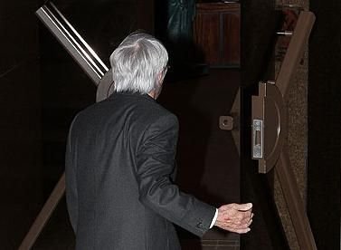 INCREDIBIL! Bernie Ecclestone si iubita lui, BATUTI si JEFUITI de 220.000 de euro! El a ajuns la spital!!_2