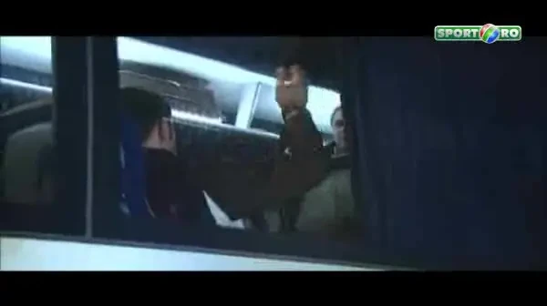 Dani Coman, CRIZA DE NERVI! A aruncat cu STICLA de apa in autocar! Vezi reactia rapidistilor!