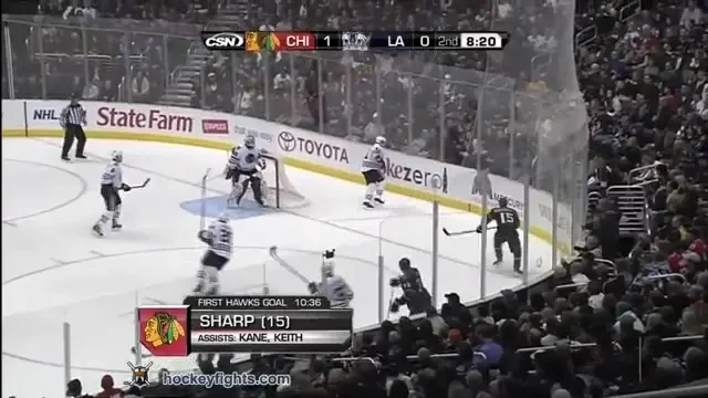 BATAIE BRUTALA IN NHL! Un jucator a ramas aproape desfigurat!