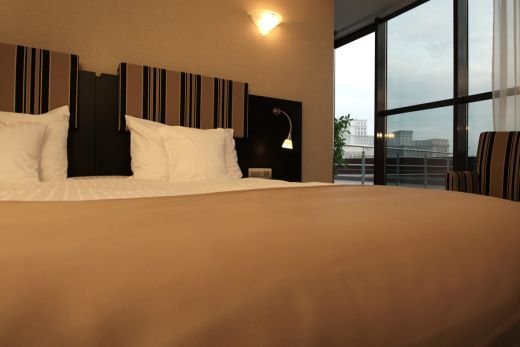 FOTO / Stelistii, alungati de sobolani din Ghencea? Vezi cum arata hotelul in care i-a mutat MM!_5