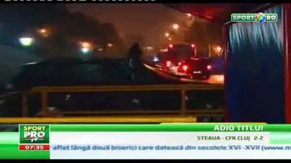 VIDEO FABULOS! Rada a fost uitat in Ghencea in timp ce dadea interviuri! Vezi cum a fugit dupa autocar! :))