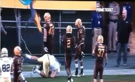 VIDEO SOCANT! Un copil a cazut din tribune la un meci de fotbal american!