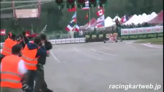 EPIC FAIL! Cel mai prost pilot de karting! Si-a facut zob masina dupa ce a castigat cursa :)) VIDEO