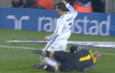 VIDEO / Realul TIPA: arbitrul a favorizat-o pe Barca! A fost penalty la Cristiano Ronaldo?