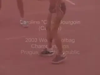 VIDEO FENOMENAL! O fata il provoaca pe Messi la jonglerii! Vezi cate stie sa faca in 60 de secunde!