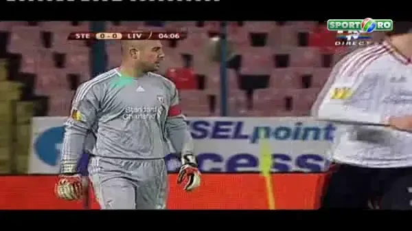 VIDEO Fanii Stelei au invatat SMECHERII NOI! L-au ATACAT pe Reina cu laser!