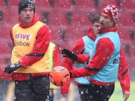 Bataie scandaloasa la Koln! Podolski i-a tras un SUT unui coleg! Vezi motivul! VIDEO_2