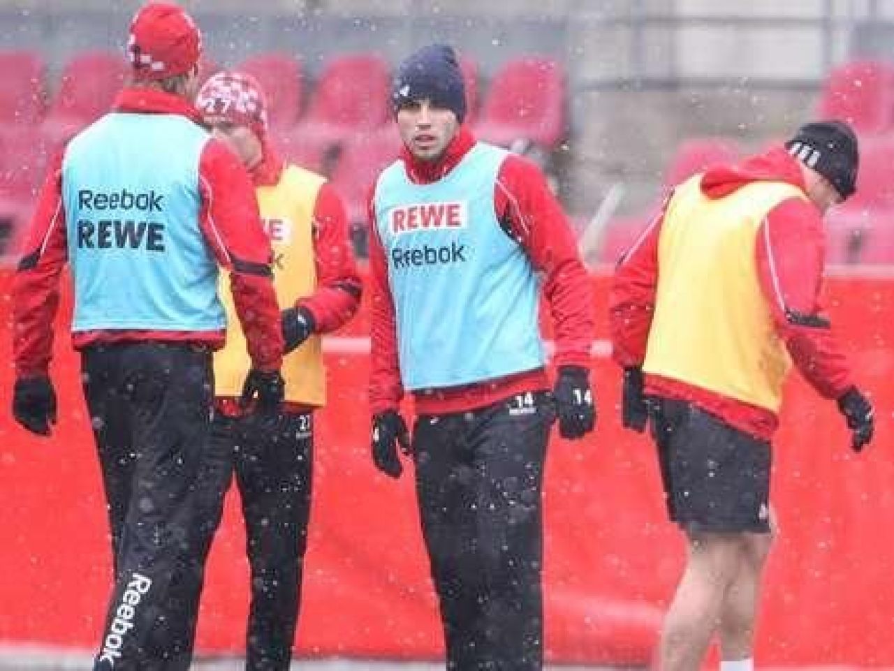 Bataie scandaloasa la Koln! Podolski i-a tras un SUT unui coleg! Vezi motivul! VIDEO_4