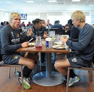 SUPER IMAGINI! Asta e fabrica de fotbalisti a lui City! Ce poti face din 12 milioane de euro!_2