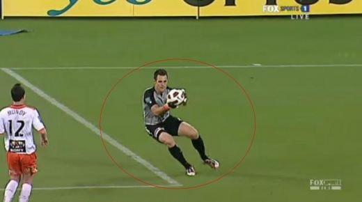 VIDEO / GAFA INCREDIBILA! Cum de nu a vazut arbitrul HENT la faza asta?