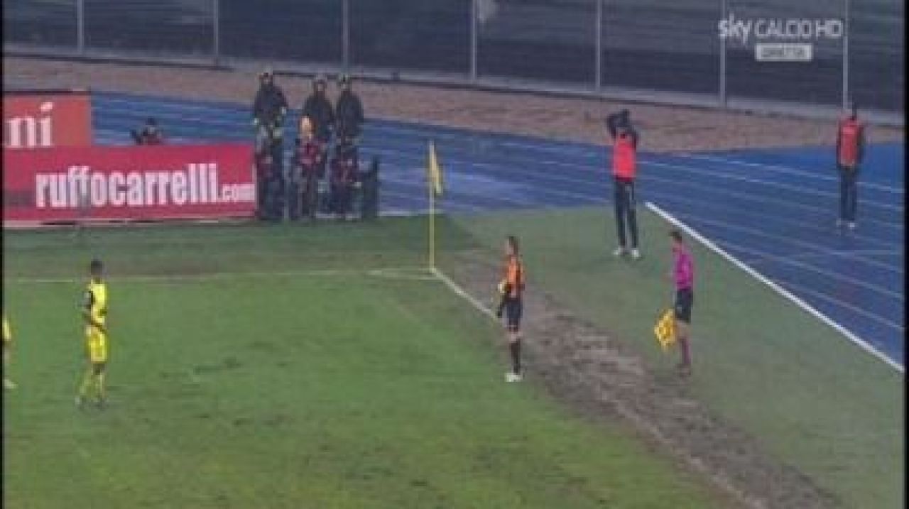 VIDEO / Moment INCREDIBIL la Chievo - Roma! Un jucator a batut un out de la linia de... rugby:_1