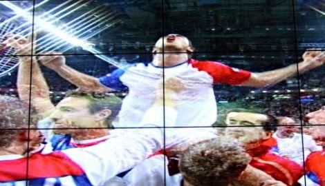 VIDEO / Imagini SENZATIONALE! Djokovic, RAS IN CAP pe terenul de tenis dupa ce a castigat Cupa Davis!_5