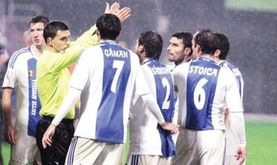 Craiova e cea mai furata echipa din campionat! Vezi pe ce loc ar fi fost echipa lui Piturca fara greseli de arbitraj: