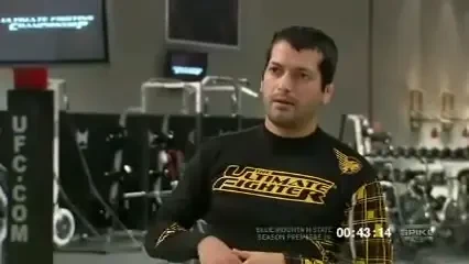 VIDEO: D Artagnan EXISTA! Vezi cum se antreneaza cu gangsteri si decapiteaza oameni in cusca