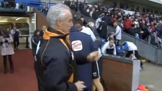 VIDEO! Premiera in Anglia! Primul antrenor speriat de o FANTOMA pe stadion :))