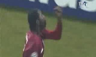 FOTO SCANDALOS! Traore, gesturi OBSCENE catre fanii lui CFR dupa ce a marcat cu AS Roma!_3