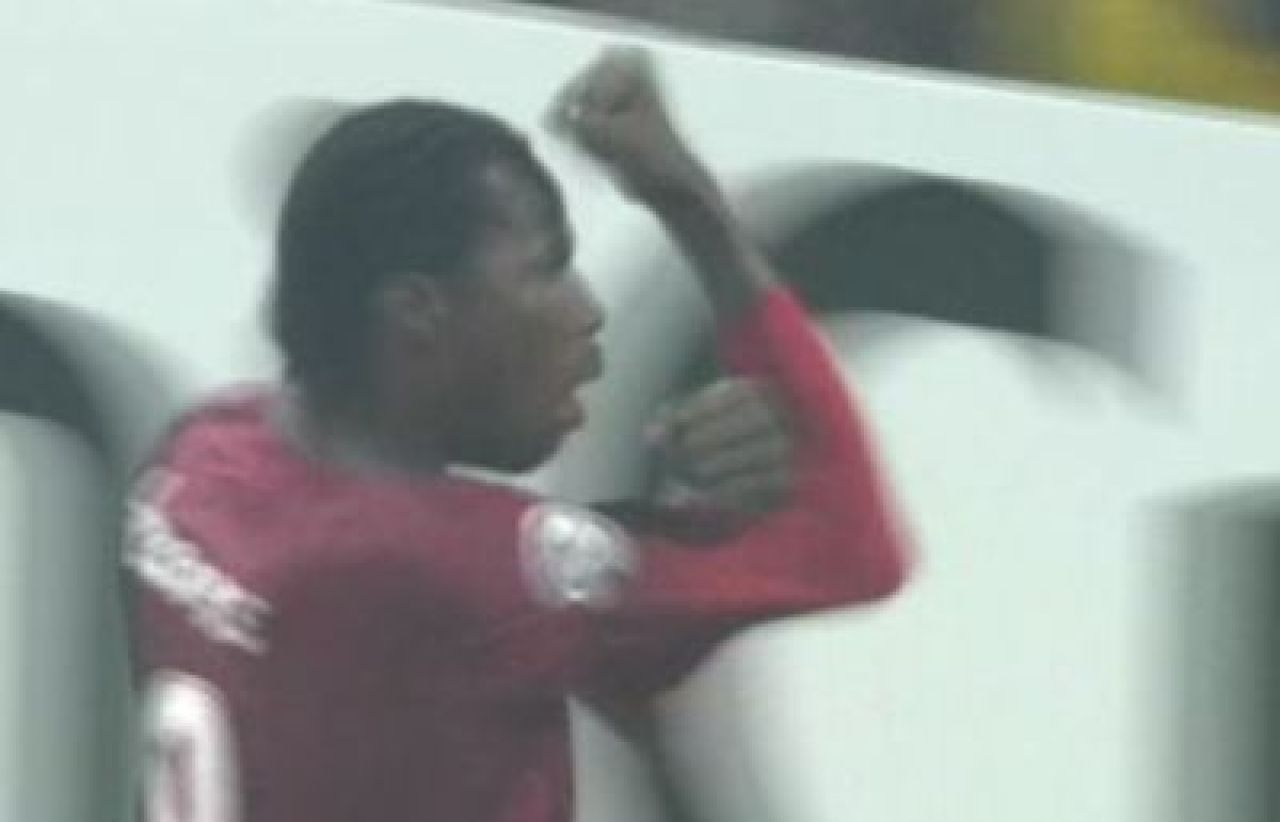 FOTO SCANDALOS! Traore, gesturi OBSCENE catre fanii lui CFR dupa ce a marcat cu AS Roma!_5