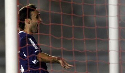 VIDEO / SUPERB: ce jucator argentinian a inscris un gol vital... fara sa se ridice de jos!