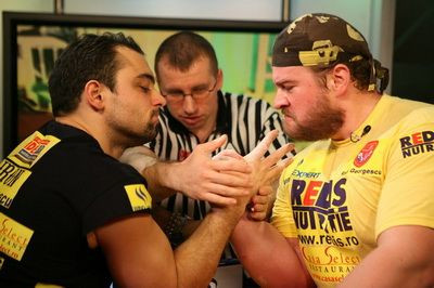 CONCURS Saru(P) mainile!&rdquo;: Voteaza AICI cine se bate cu Radu Valahu!